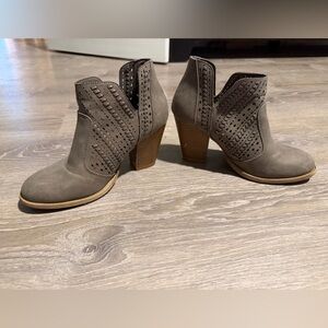 Stylish Women's Gray Ankle Boots
